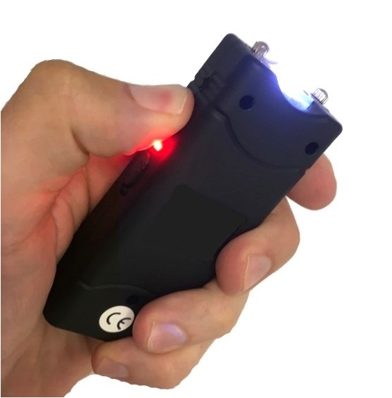 Taser shocker électrique 5 000 000 volts !
